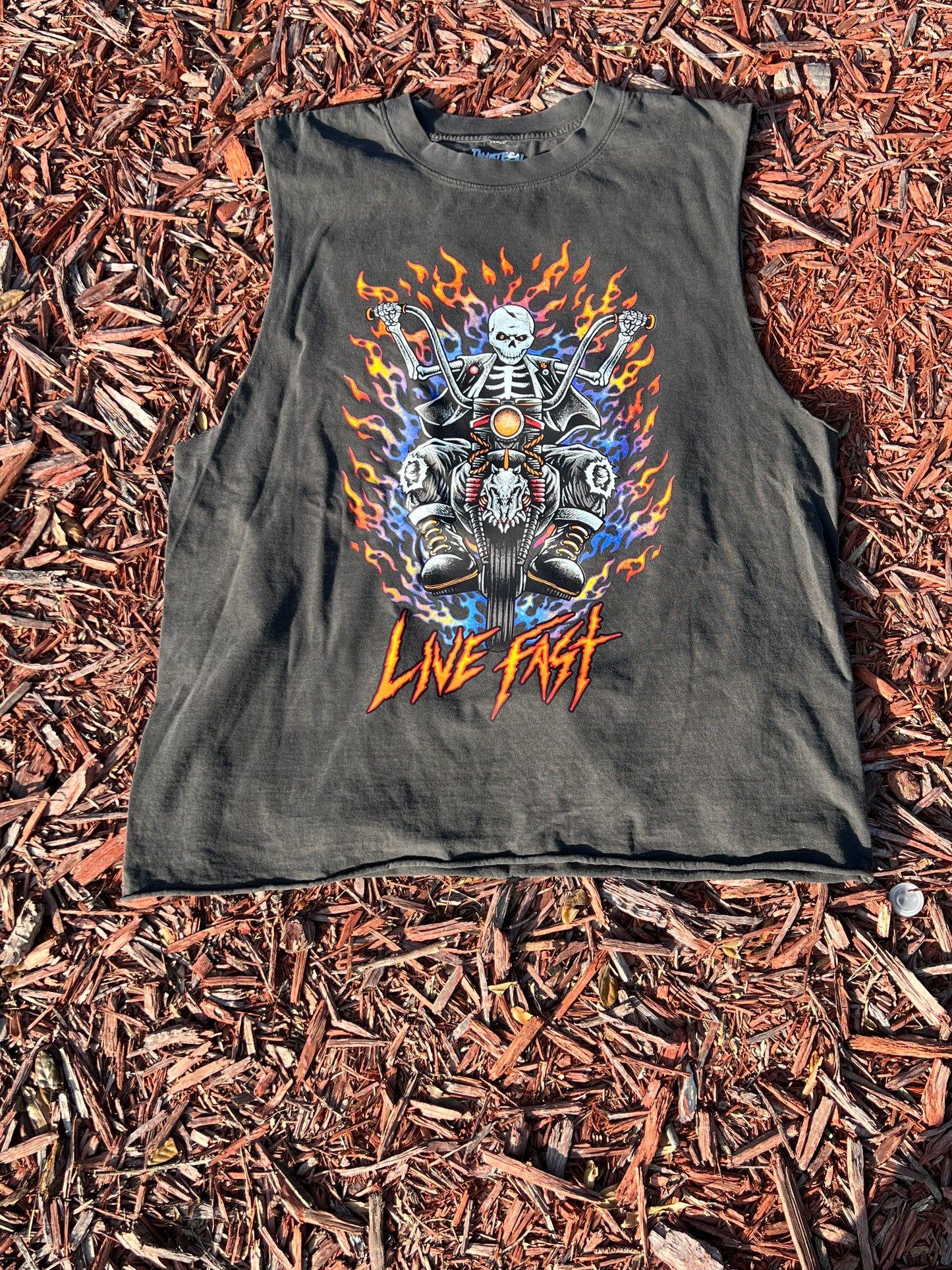 DON’T LOOK BACK SLEEVELESS TEE